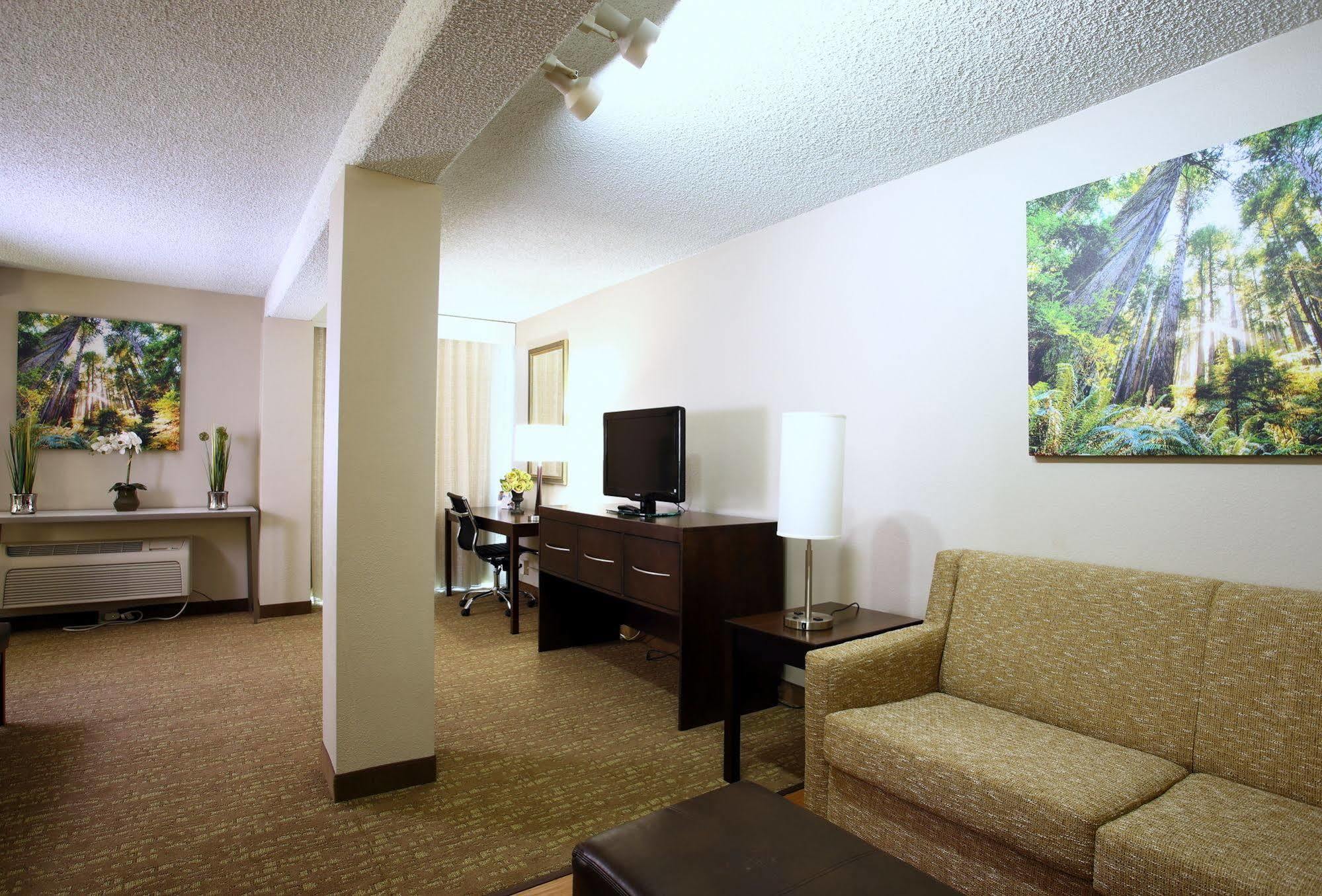 Wyndham Garden Fresno Yosemite Airport Hotel Buitenkant foto