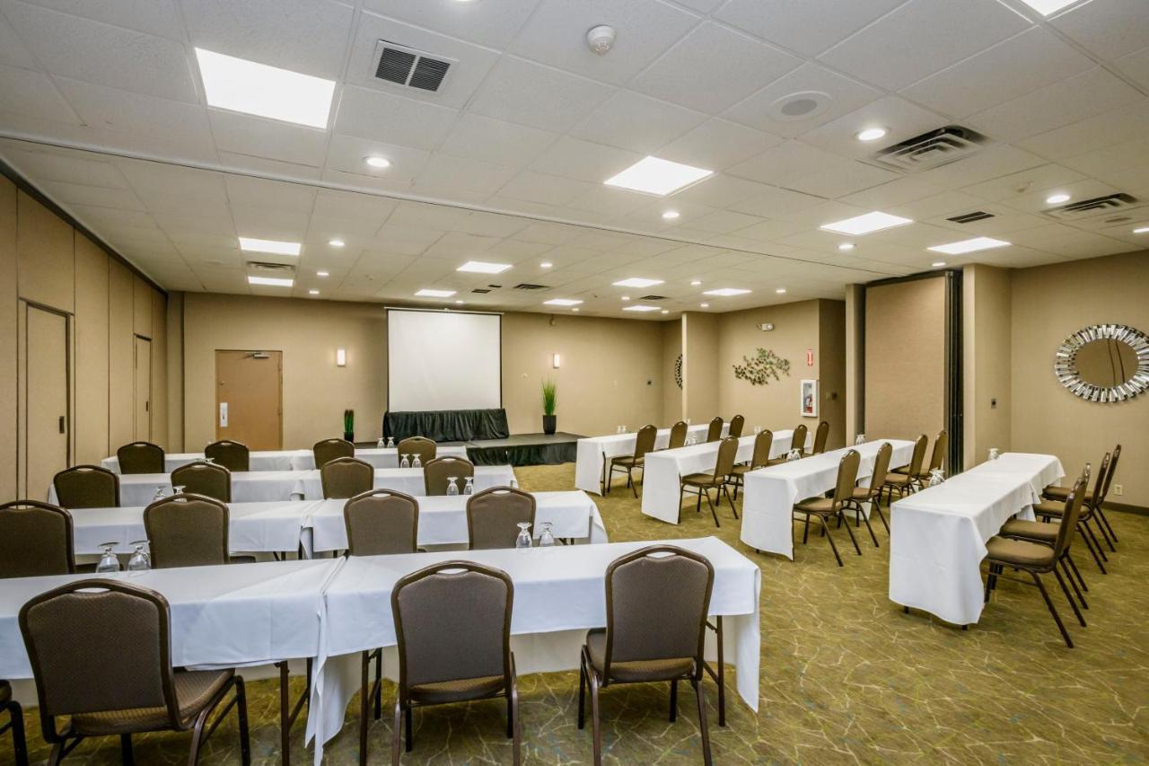 Wyndham Garden Fresno Yosemite Airport Hotel Buitenkant foto